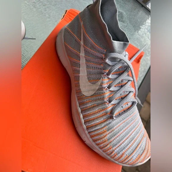 NIKE FREE TRAIN FORCE FLYKNIT SNEAKERS SIZE 9.5 - Picture 5 of 6